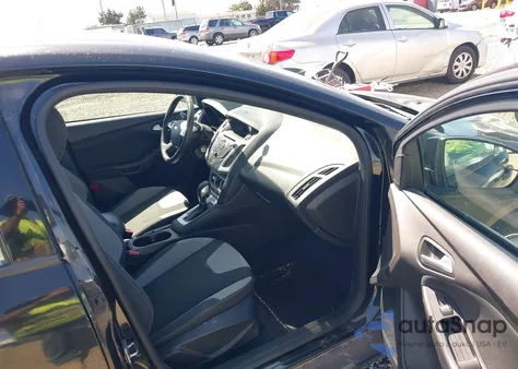 2014 Ford Focus Se z USA, uszkodzony, nr VIN 1FADP3F26EL454563